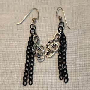Chic Silver and Black Chain Treble Clef Earrings